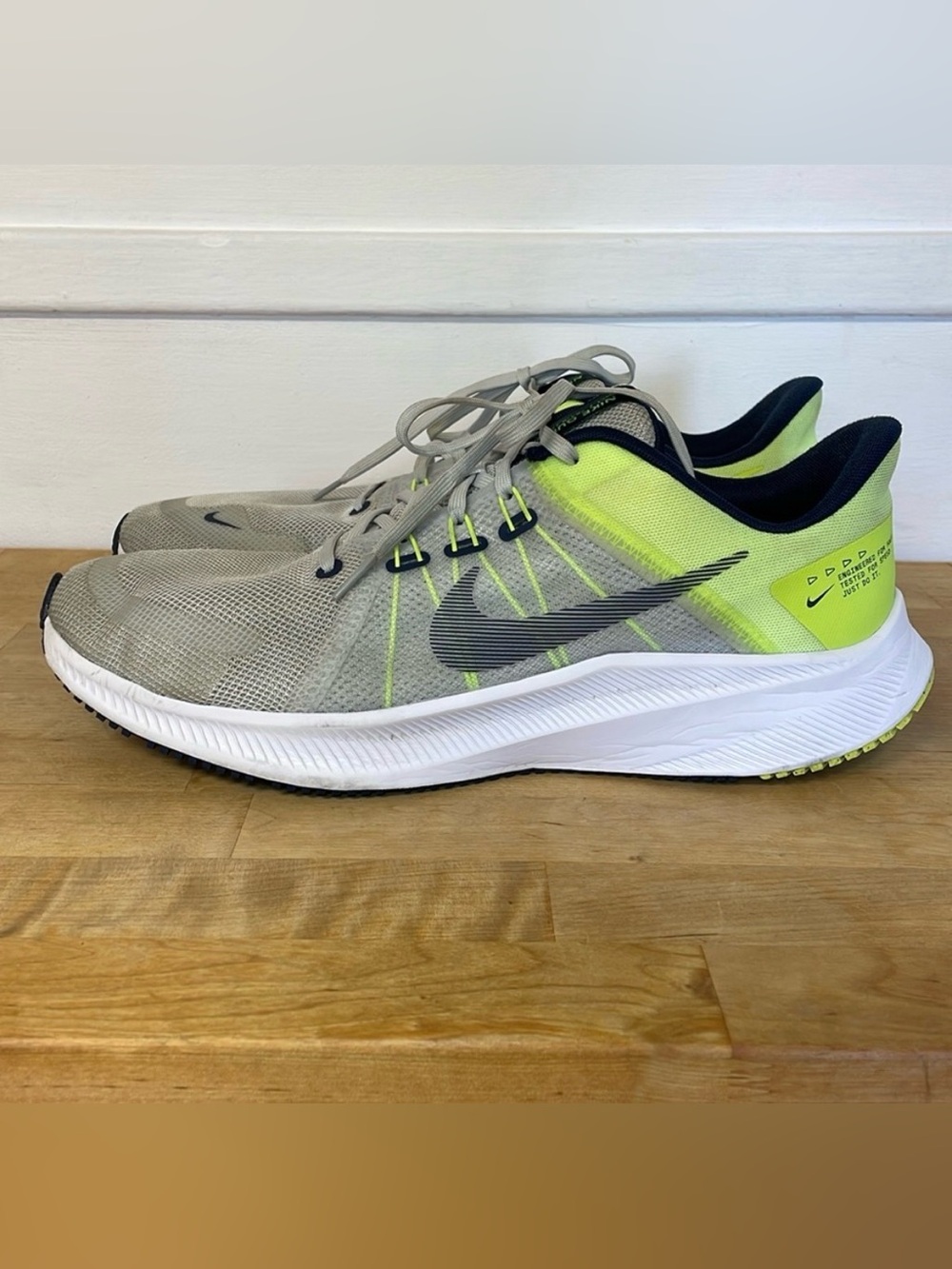 Nike Quest 4 running shoes athletic sneakers men’s size 13